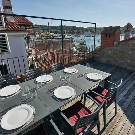 Sea View Terrace Apartment *